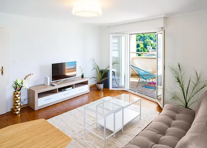 View - Appt 2 Bedroom, 1 Bath Montreux